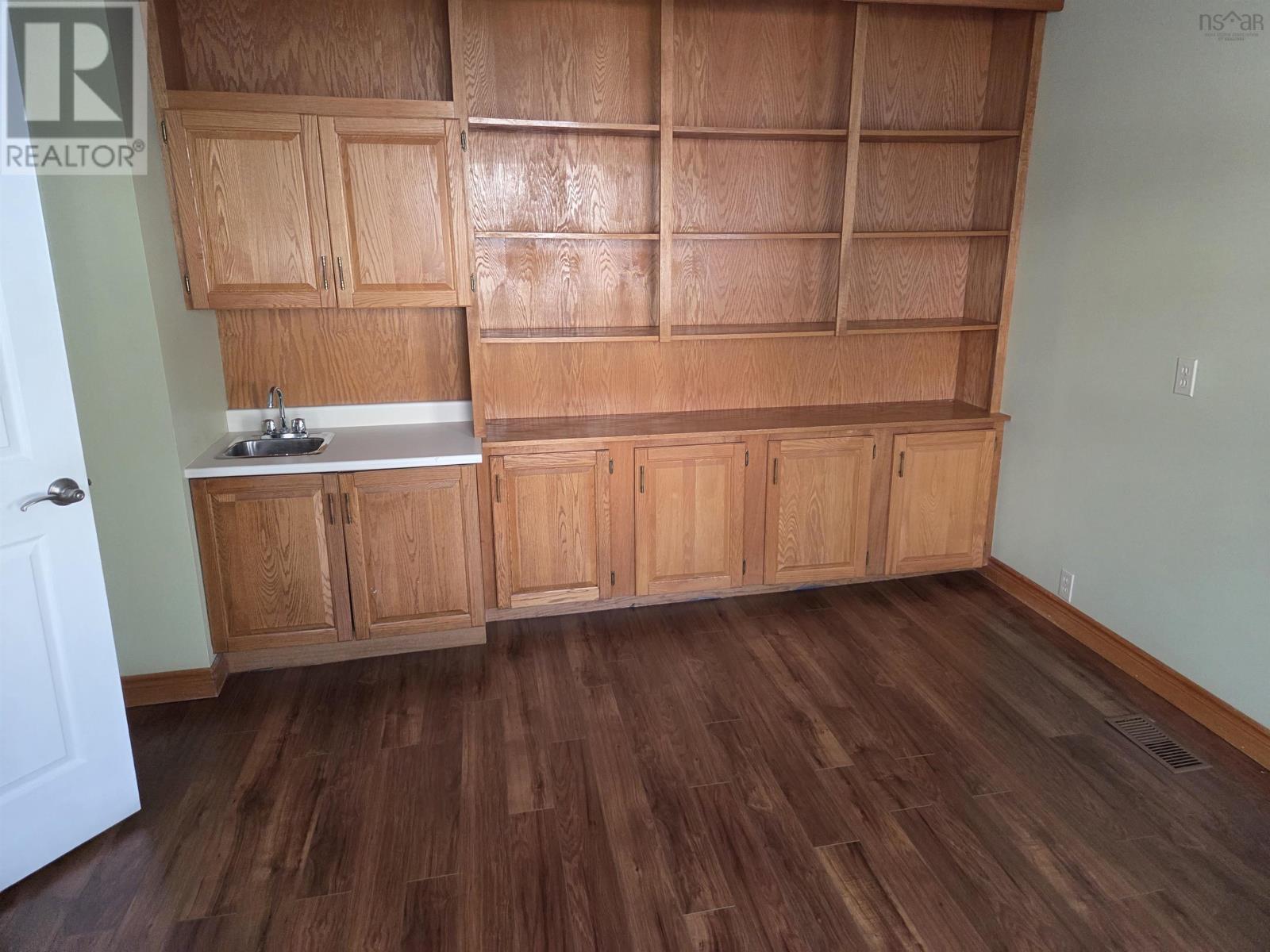 Property 23 of 34 of 28 Victoria Street