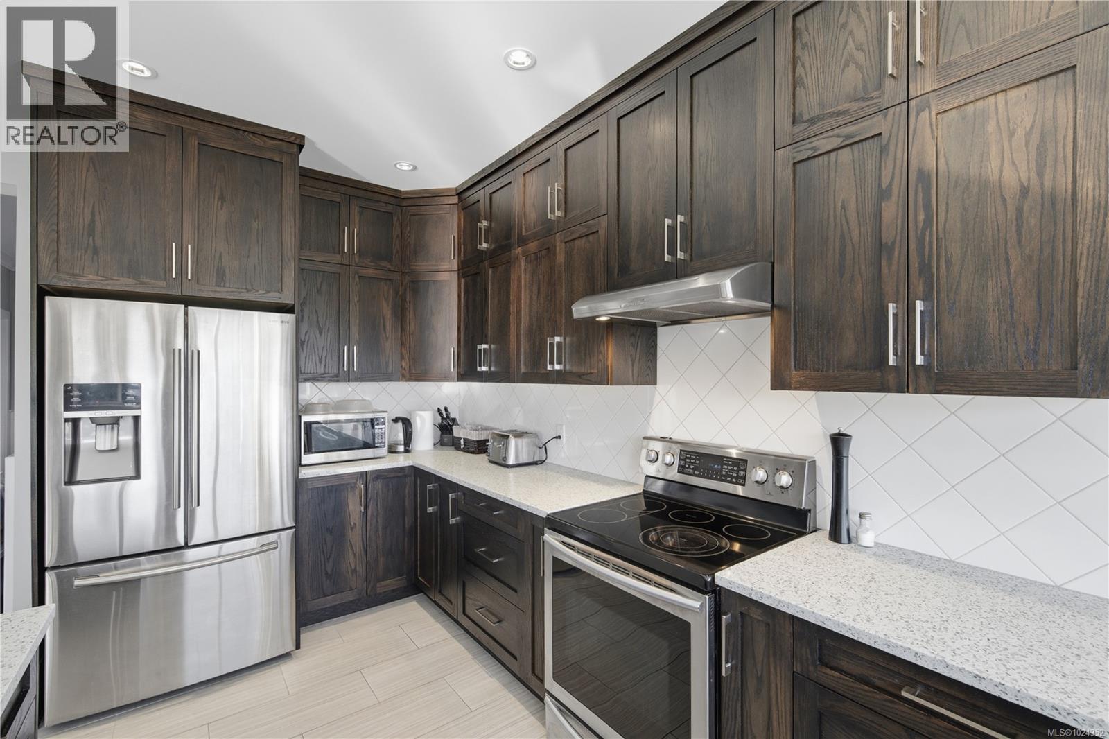 8711 Bourne Terr, North Saanich