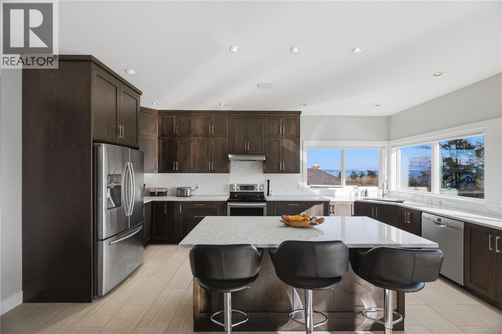 8711 Bourne Terr, North Saanich