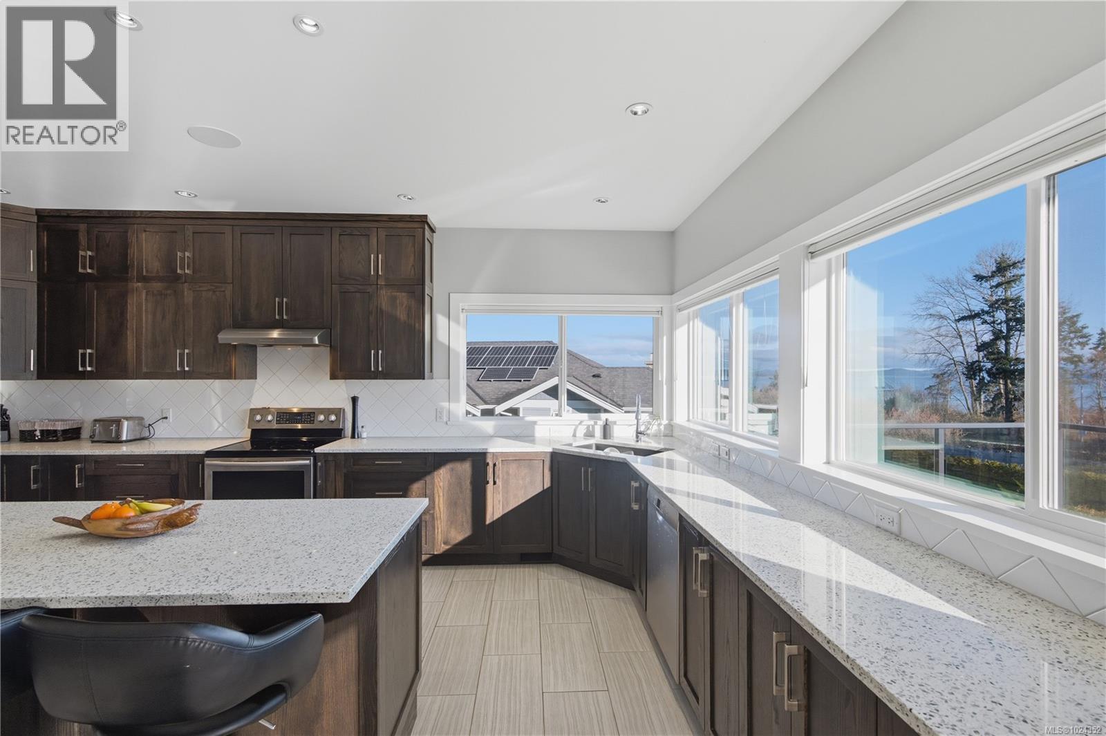 8711 Bourne Terr, North Saanich