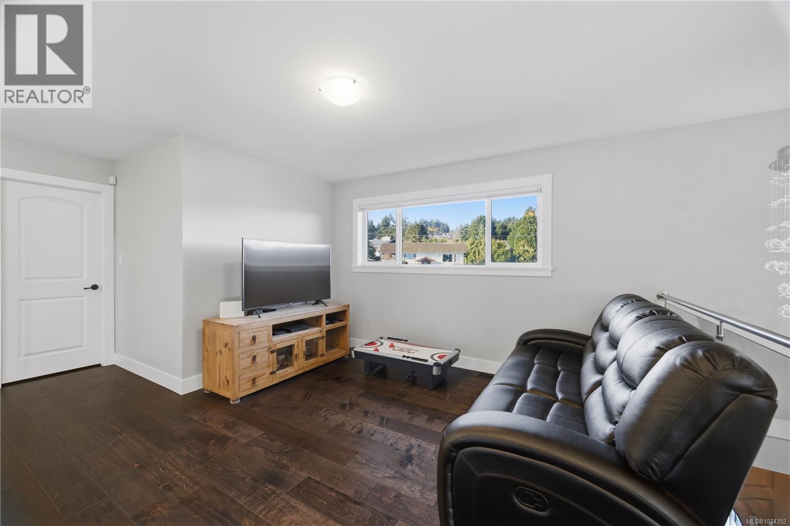 8711 Bourne Terr, North Saanich