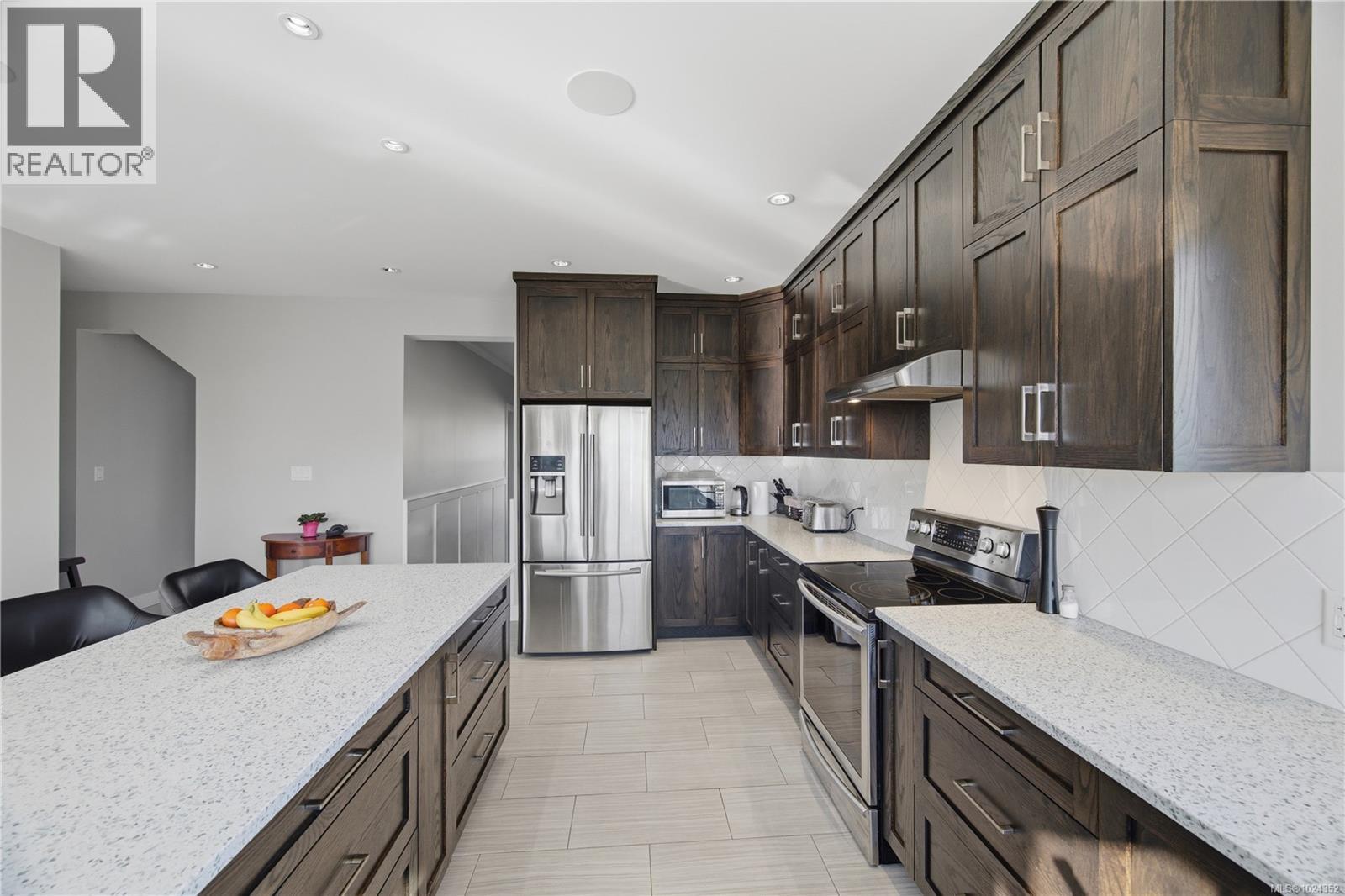 8711 Bourne Terr, North Saanich