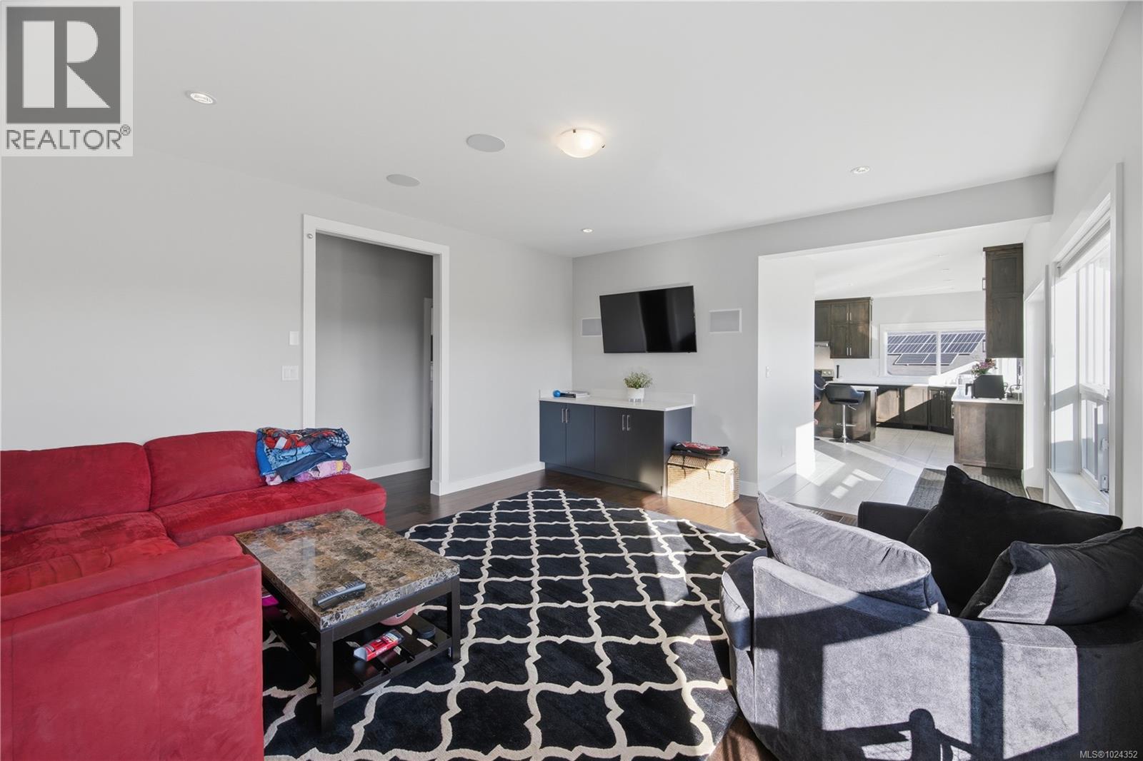 8711 Bourne Terr, North Saanich