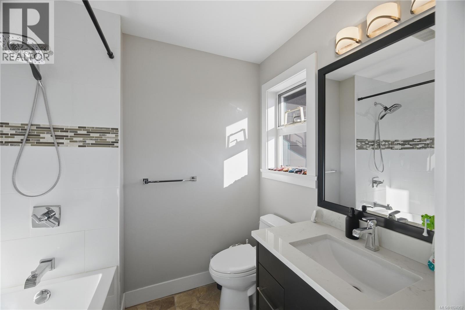 8711 Bourne Terr, North Saanich