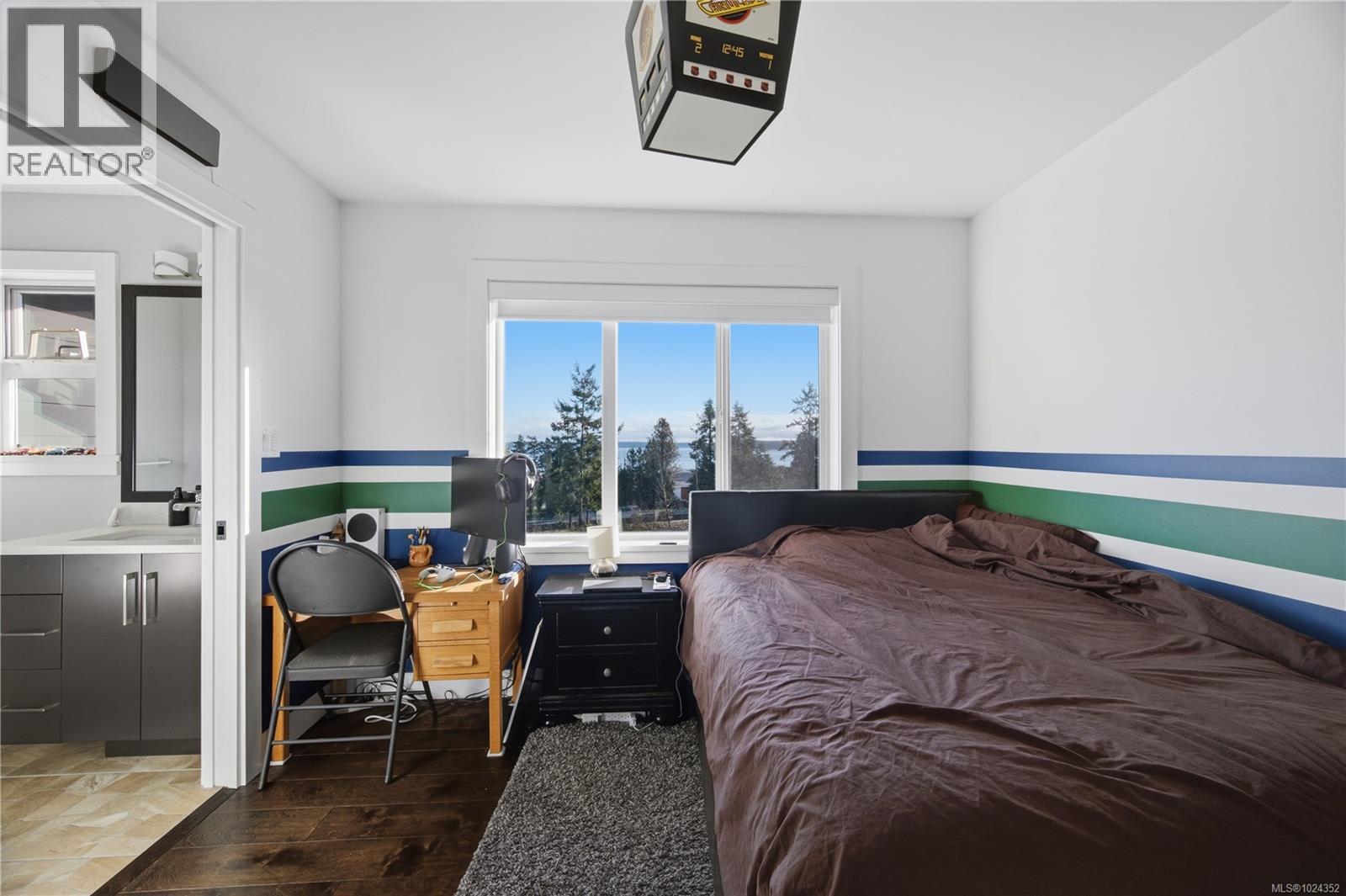 8711 Bourne Terr, North Saanich