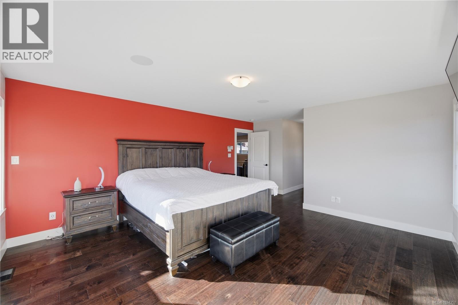 8711 Bourne Terr, North Saanich