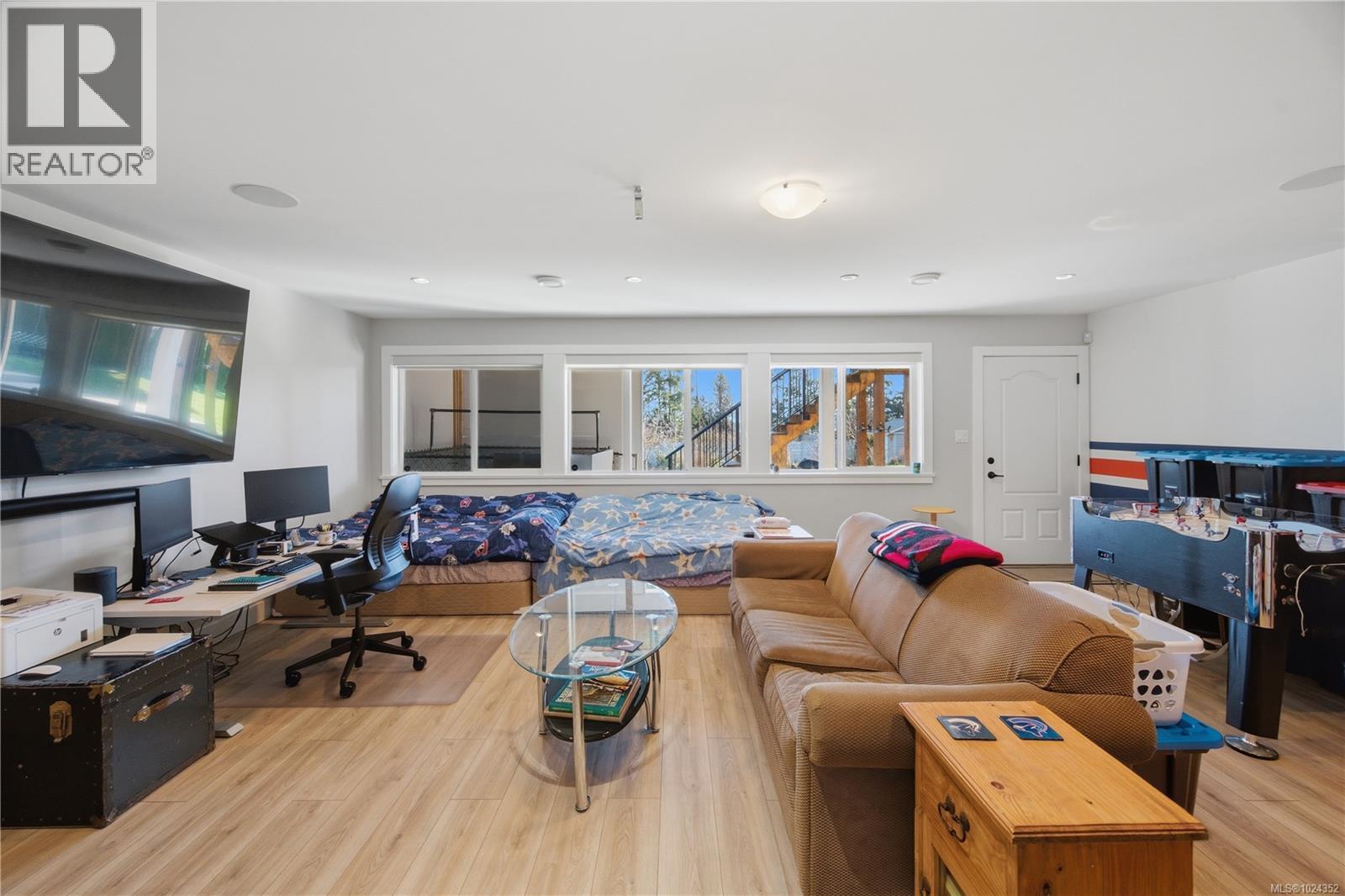 8711 Bourne Terr, North Saanich