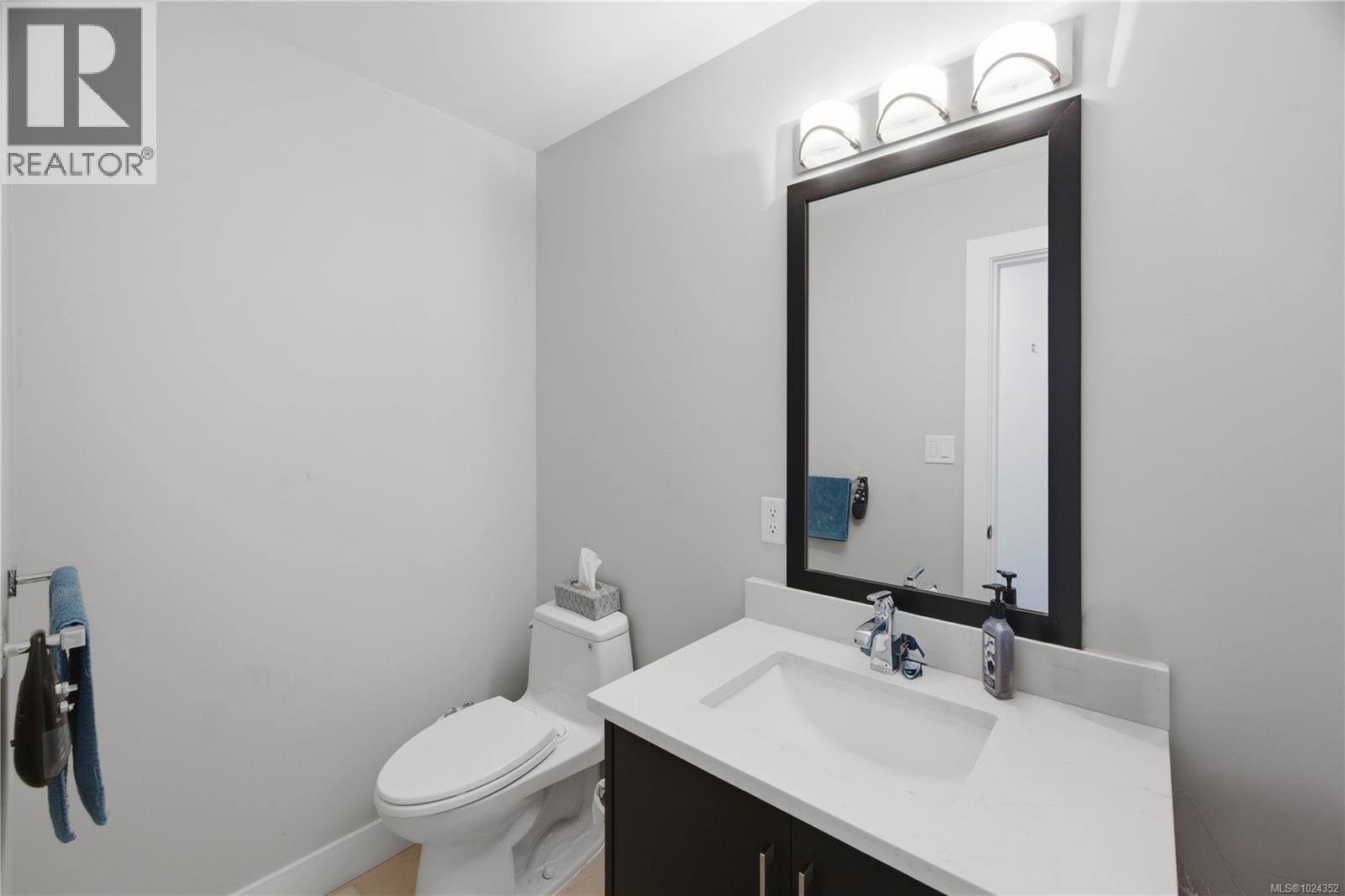 8711 Bourne Terr, North Saanich