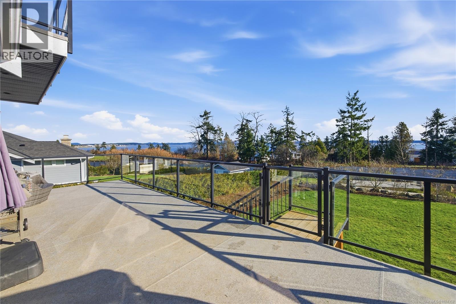 8711 Bourne Terr, North Saanich