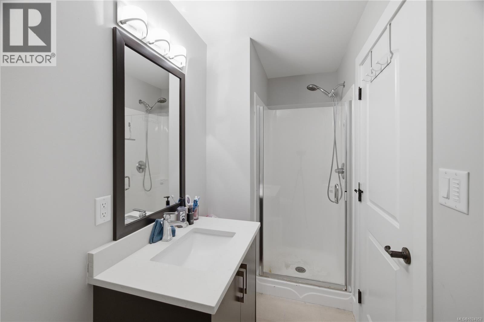 8711 Bourne Terr, North Saanich