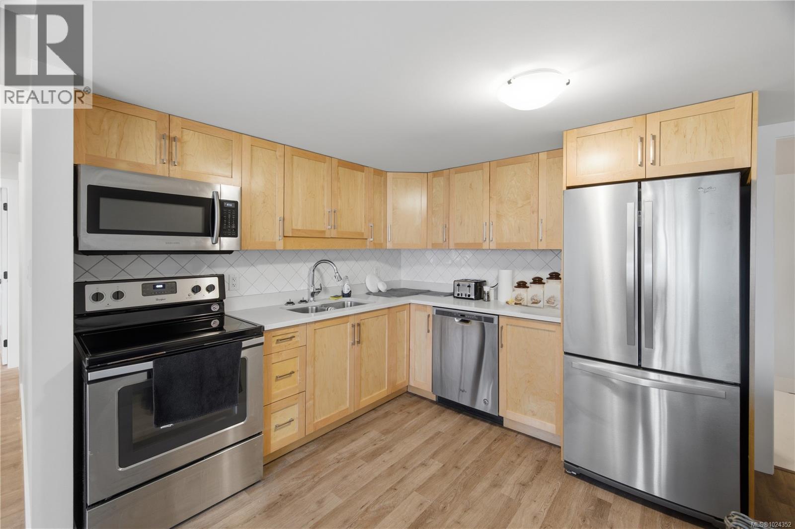 8711 Bourne Terr, North Saanich