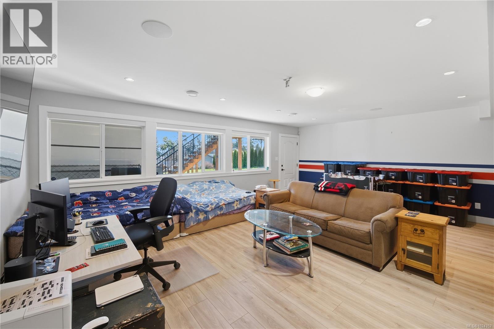 8711 Bourne Terr, North Saanich