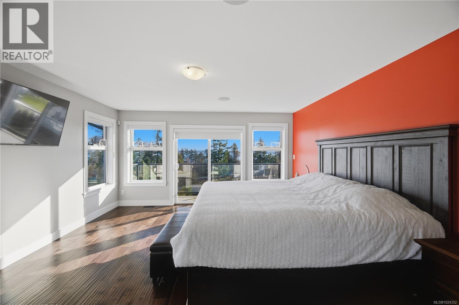 8711 Bourne Terr, North Saanich