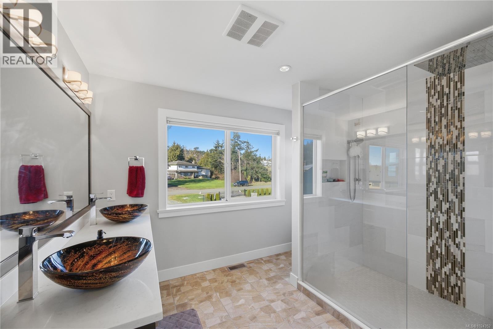 8711 Bourne Terr, North Saanich