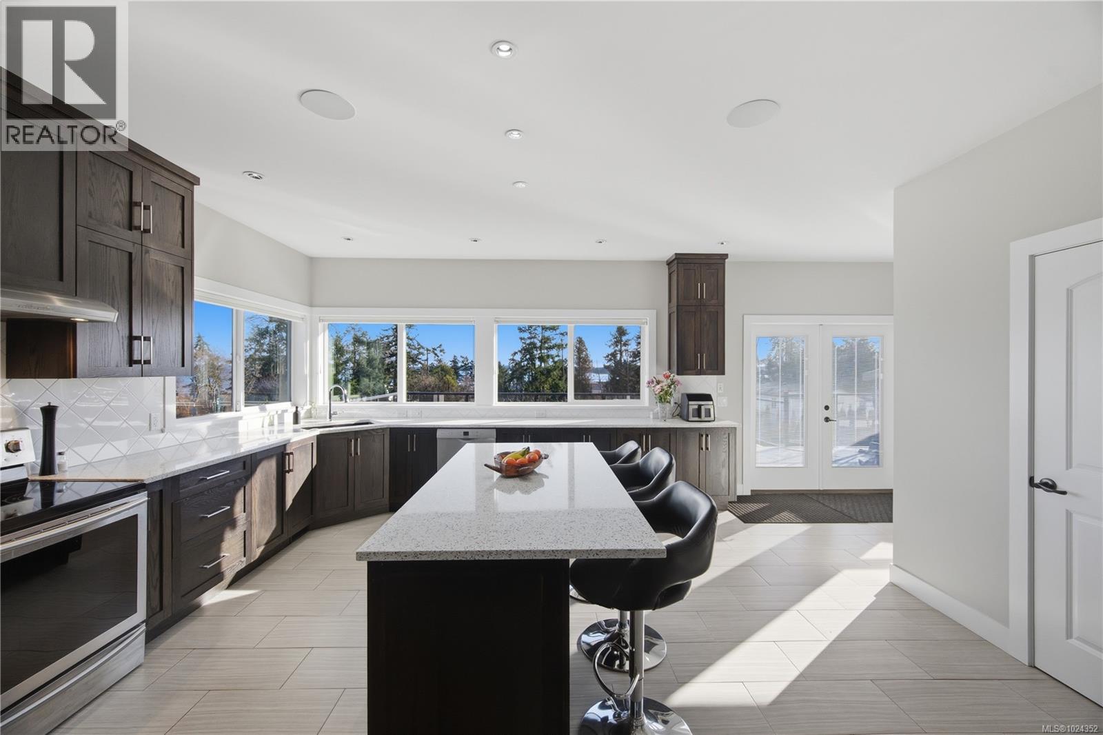 8711 Bourne Terr, North Saanich