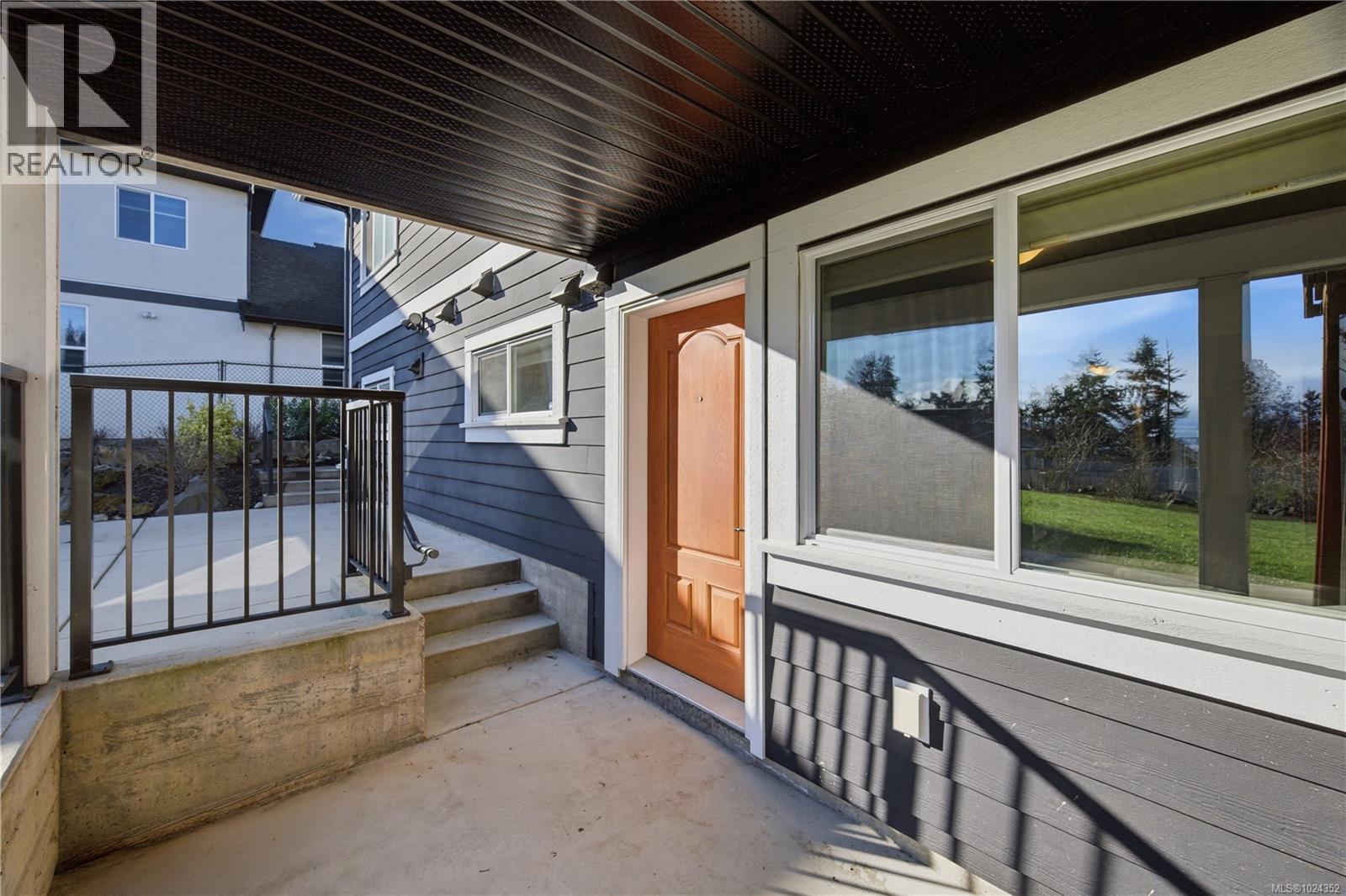 8711 Bourne Terr, North Saanich