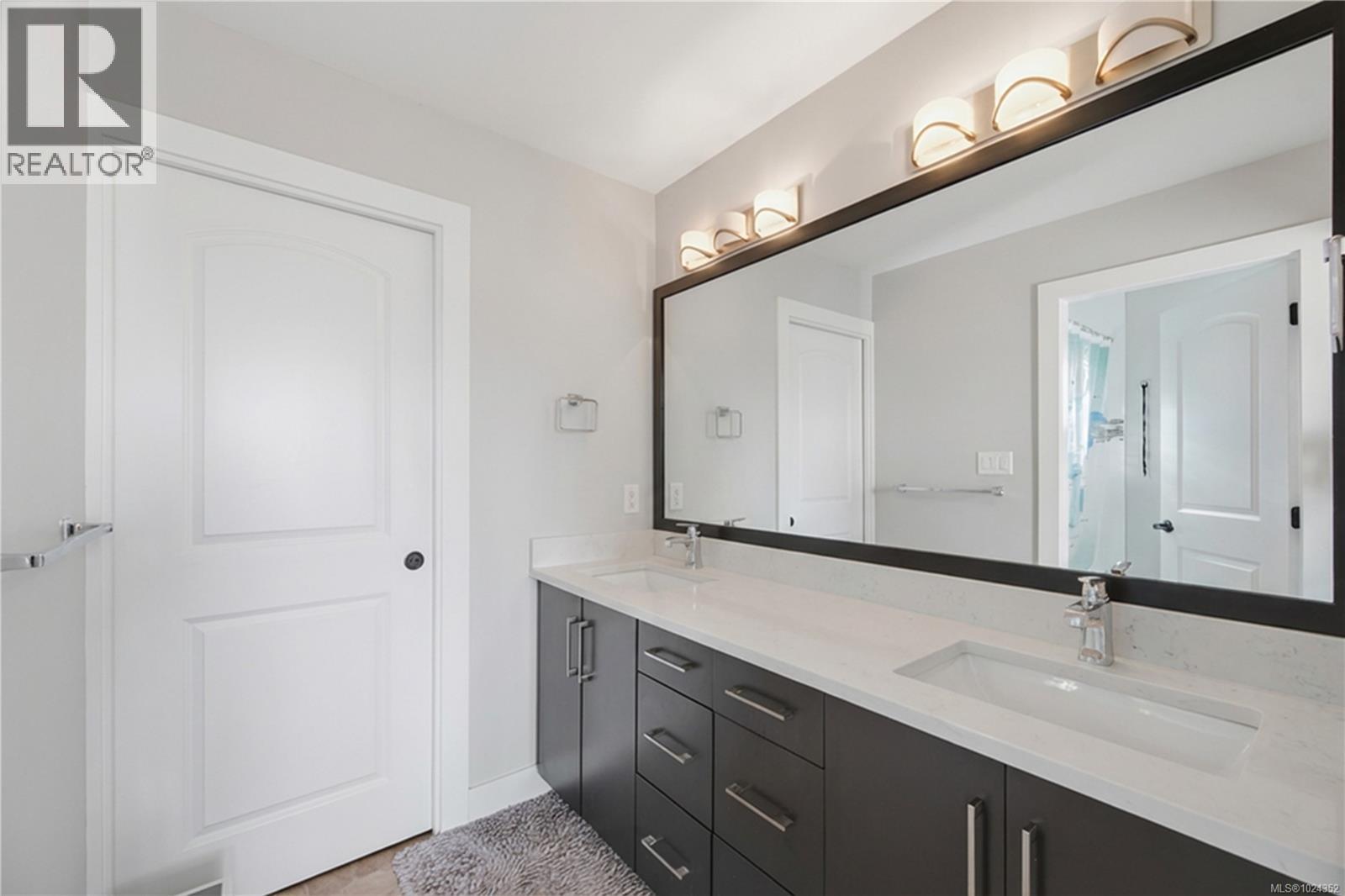 8711 Bourne Terr, North Saanich