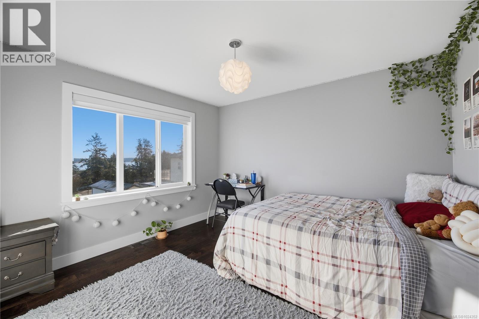 8711 Bourne Terr, North Saanich