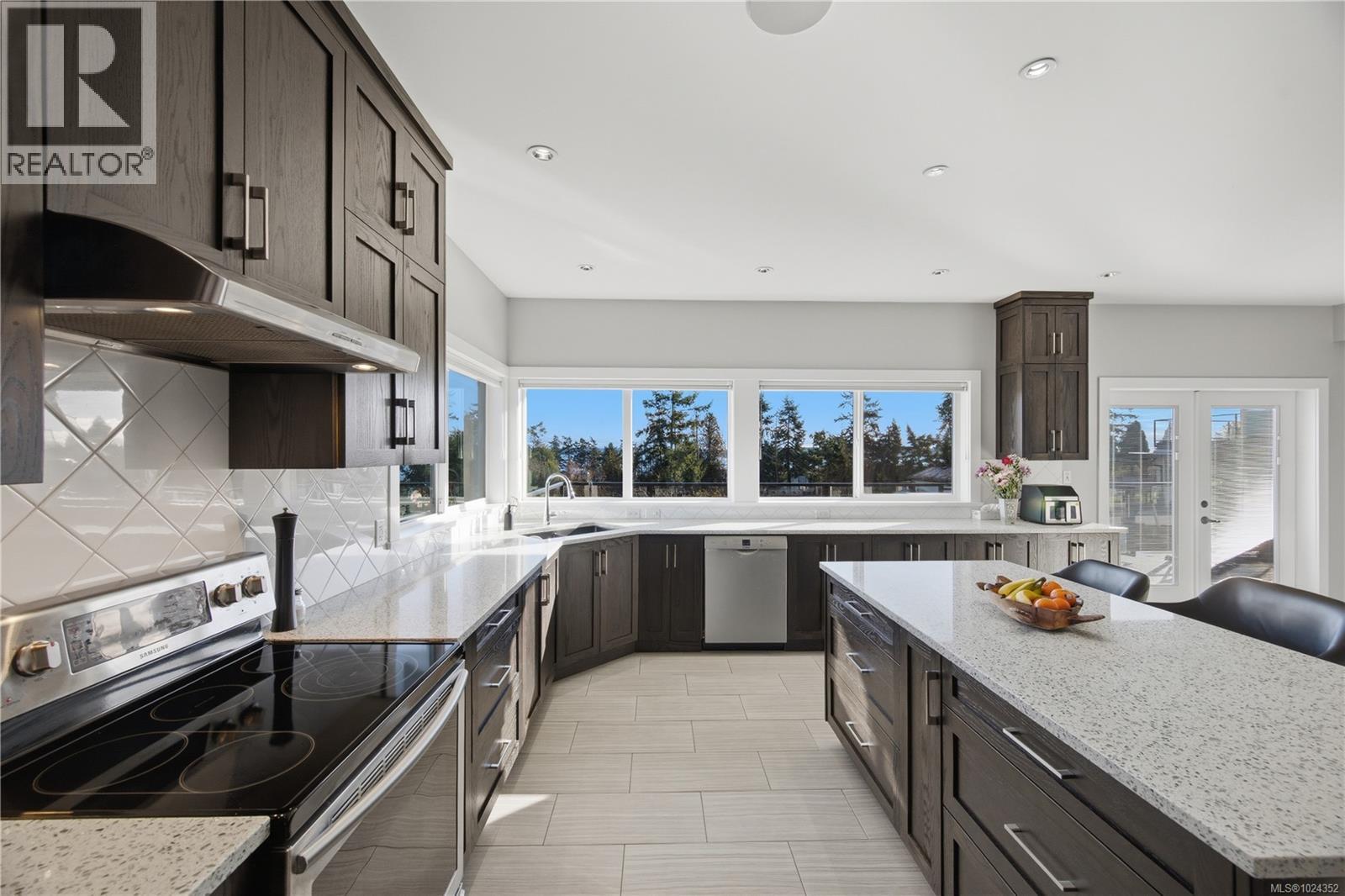 8711 Bourne Terr, North Saanich