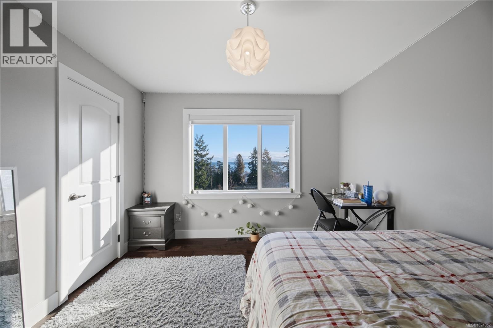 8711 Bourne Terr, North Saanich