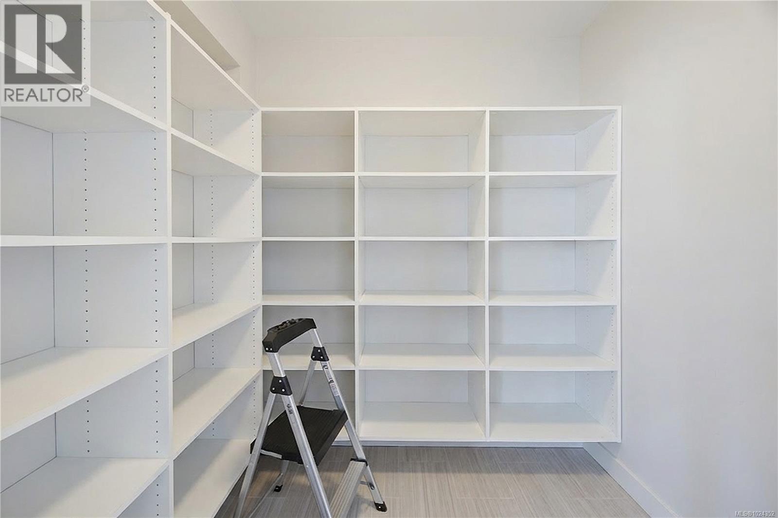 8711 Bourne Terr, North Saanich