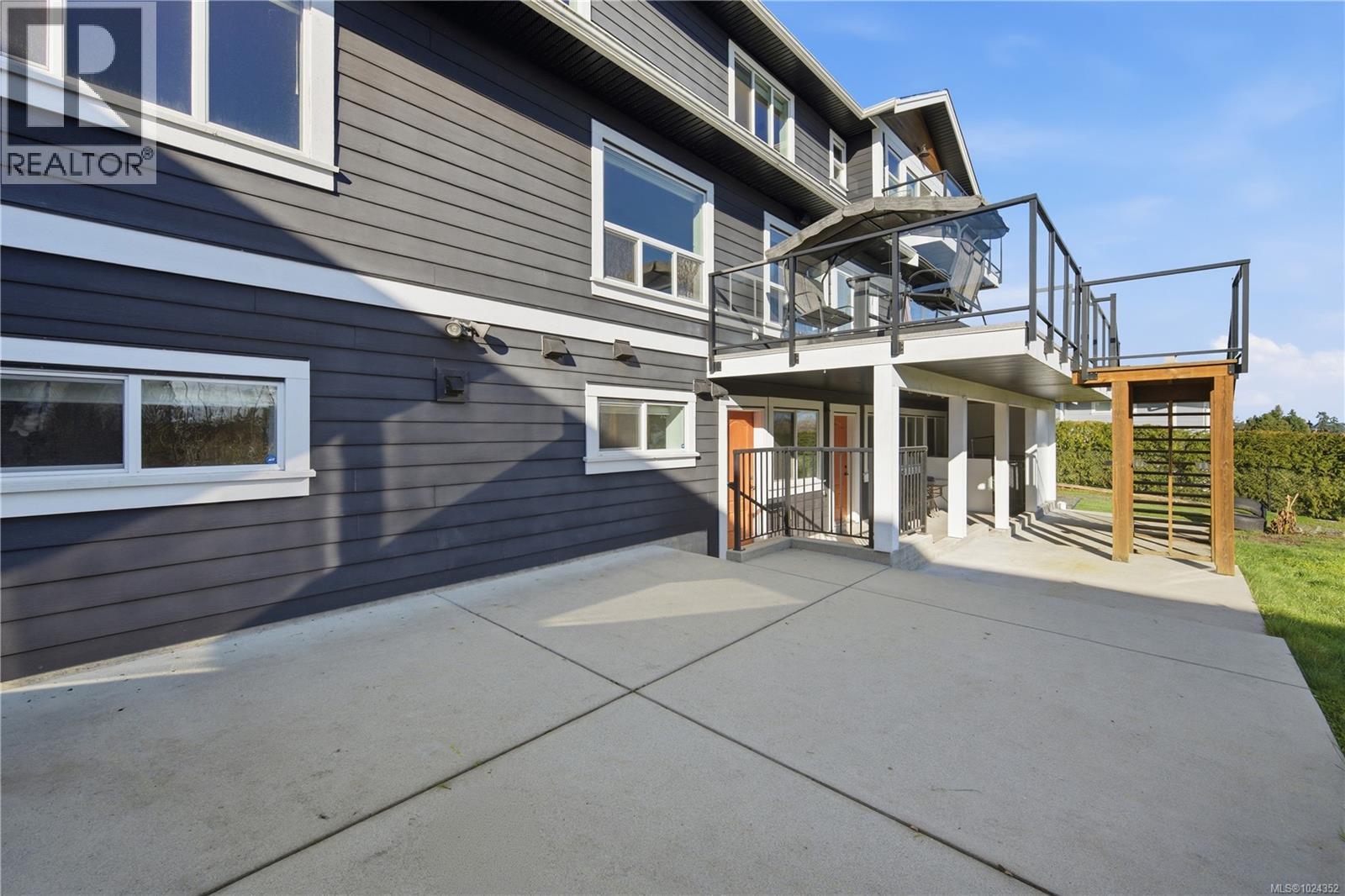 8711 Bourne Terr, North Saanich