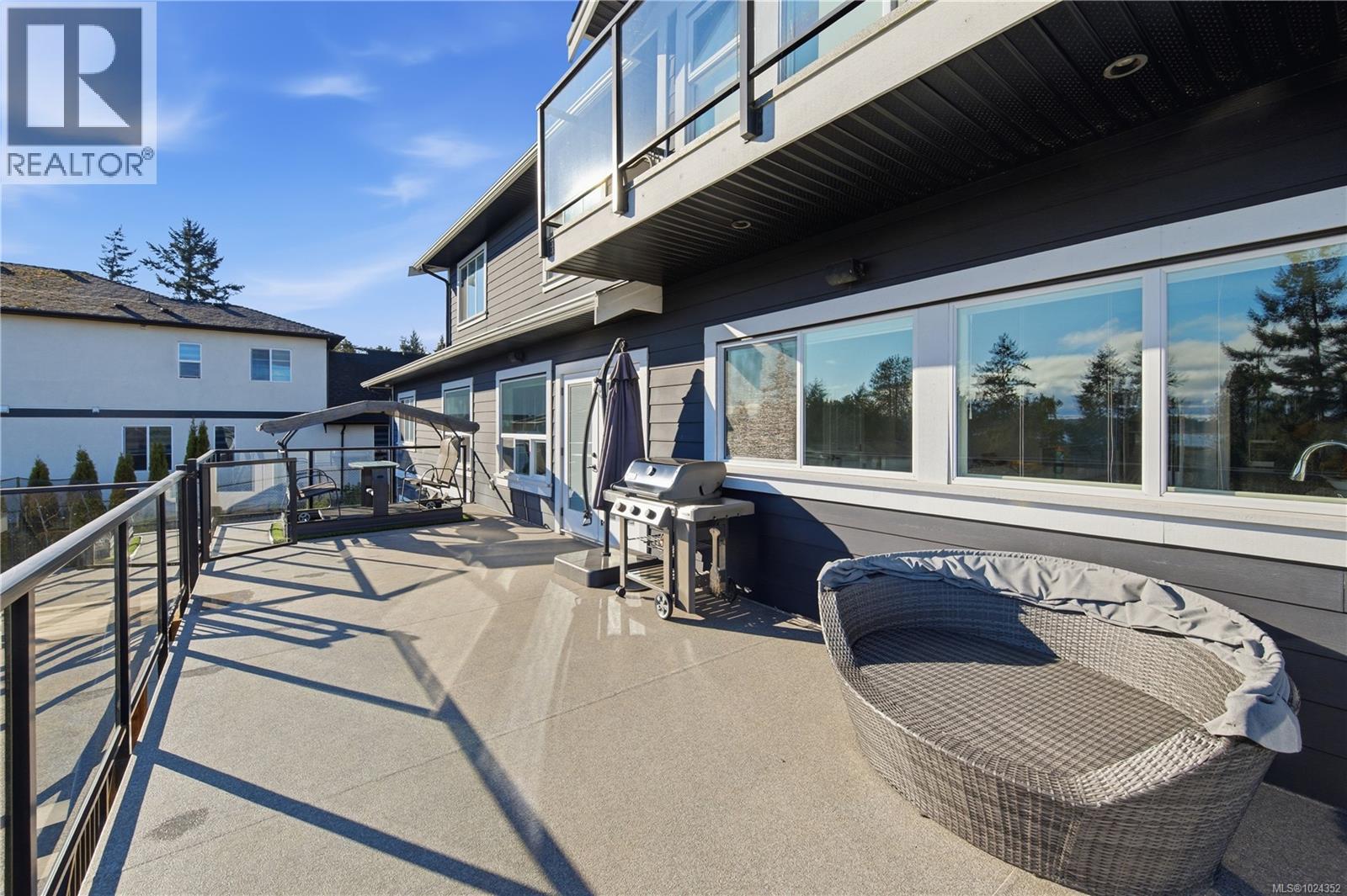 8711 Bourne Terr, North Saanich