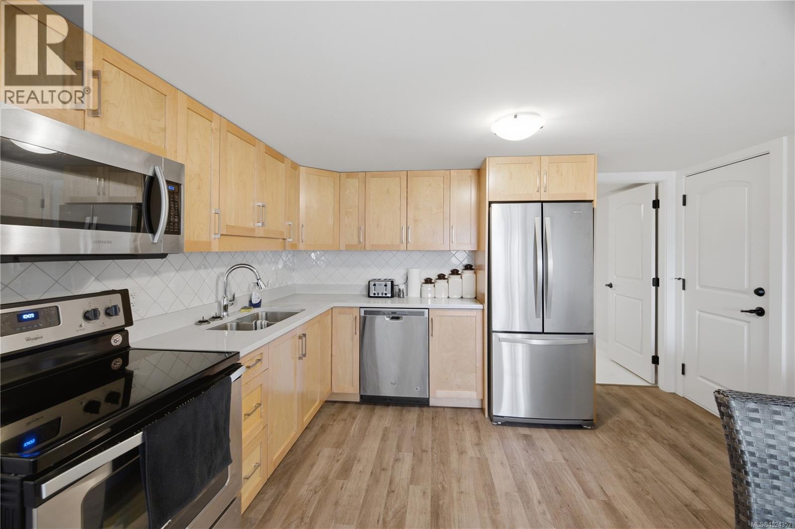 8711 Bourne Terr, North Saanich