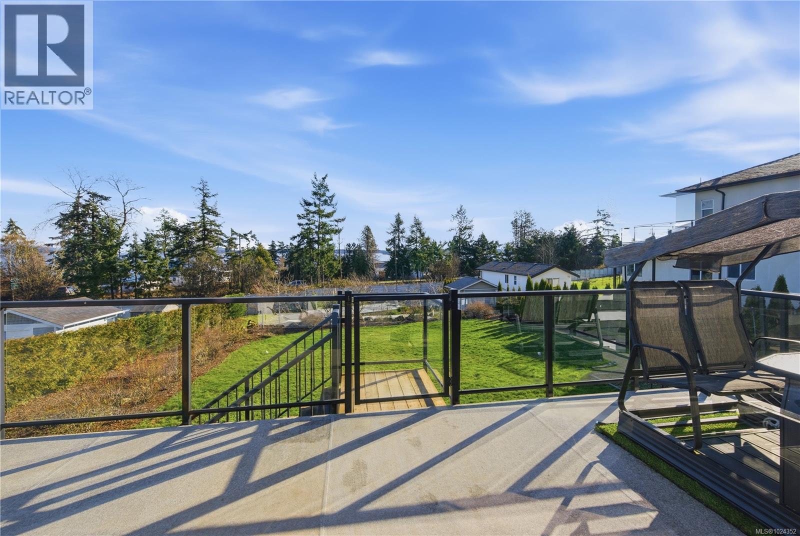 8711 Bourne Terr, North Saanich
