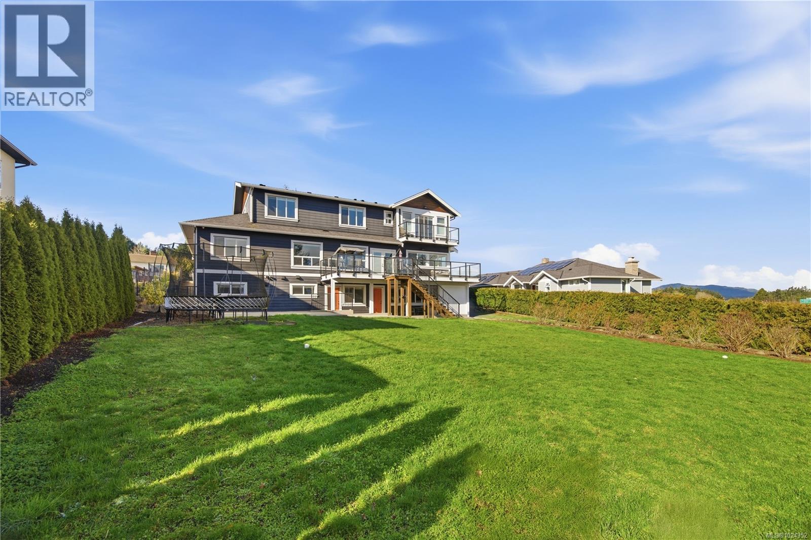 8711 Bourne Terr, North Saanich