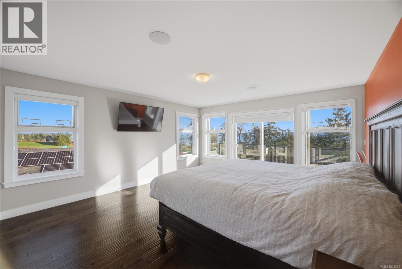 8711 Bourne Terr, North Saanich