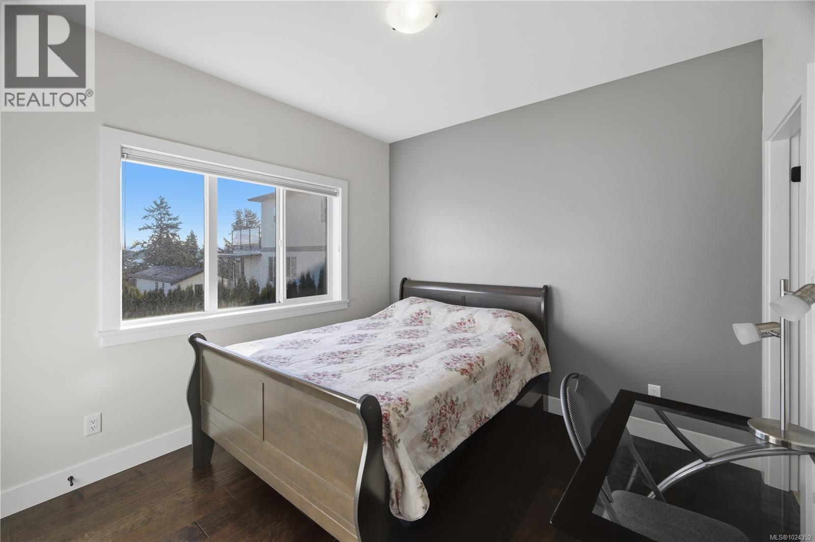 8711 Bourne Terr, North Saanich