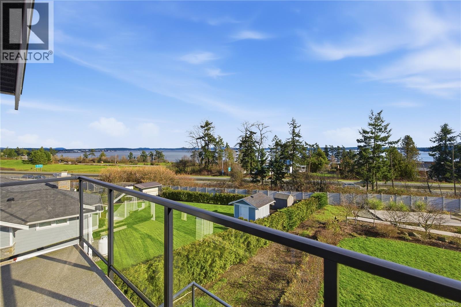 8711 Bourne Terr, North Saanich