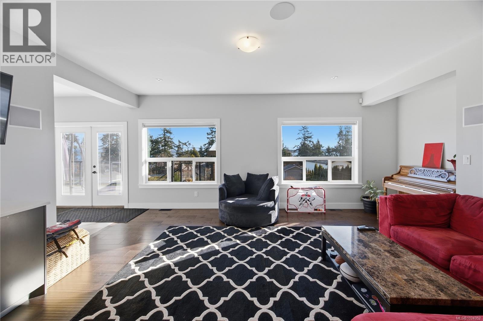 8711 Bourne Terr, North Saanich