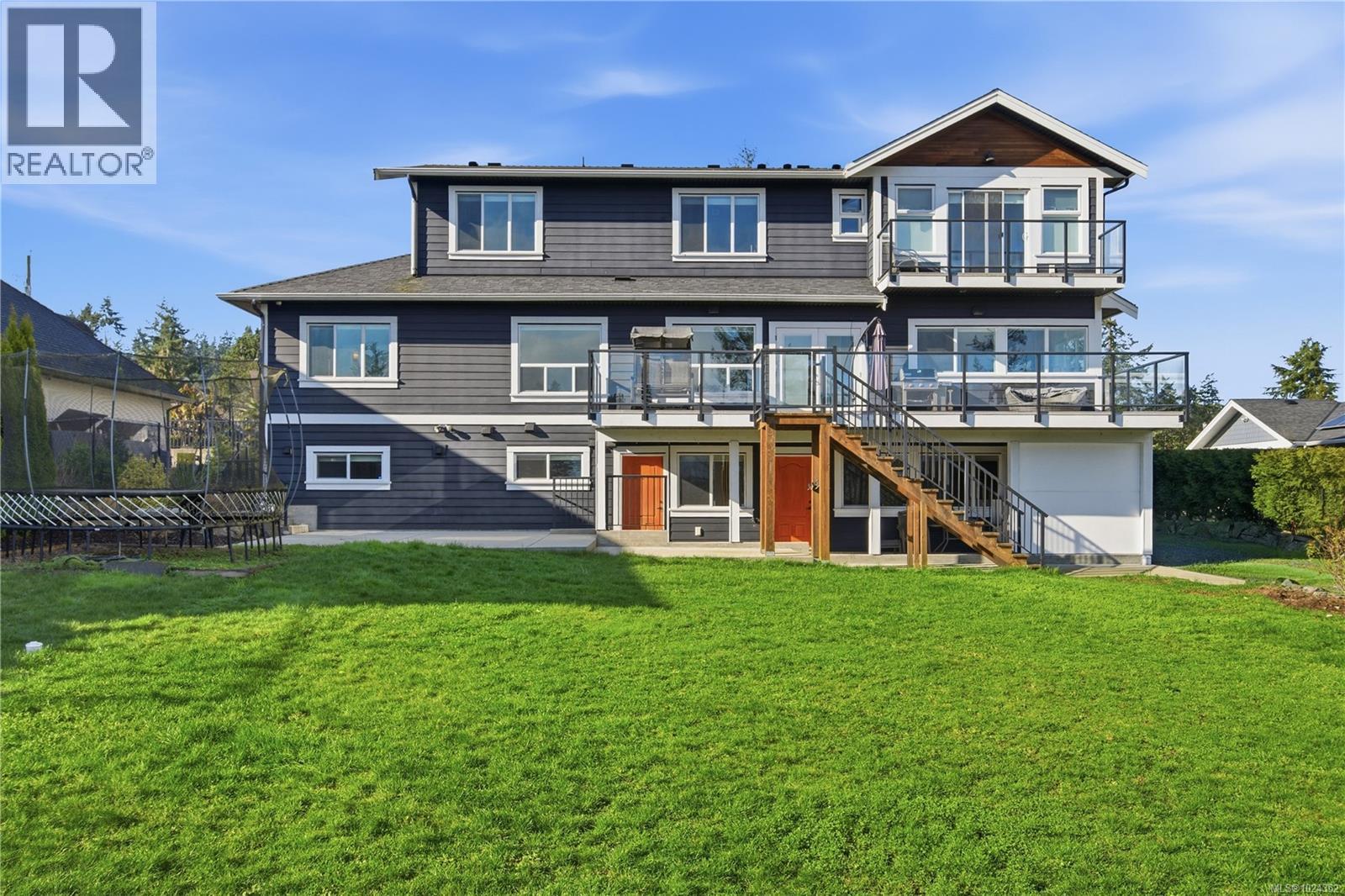 8711 Bourne Terr, North Saanich