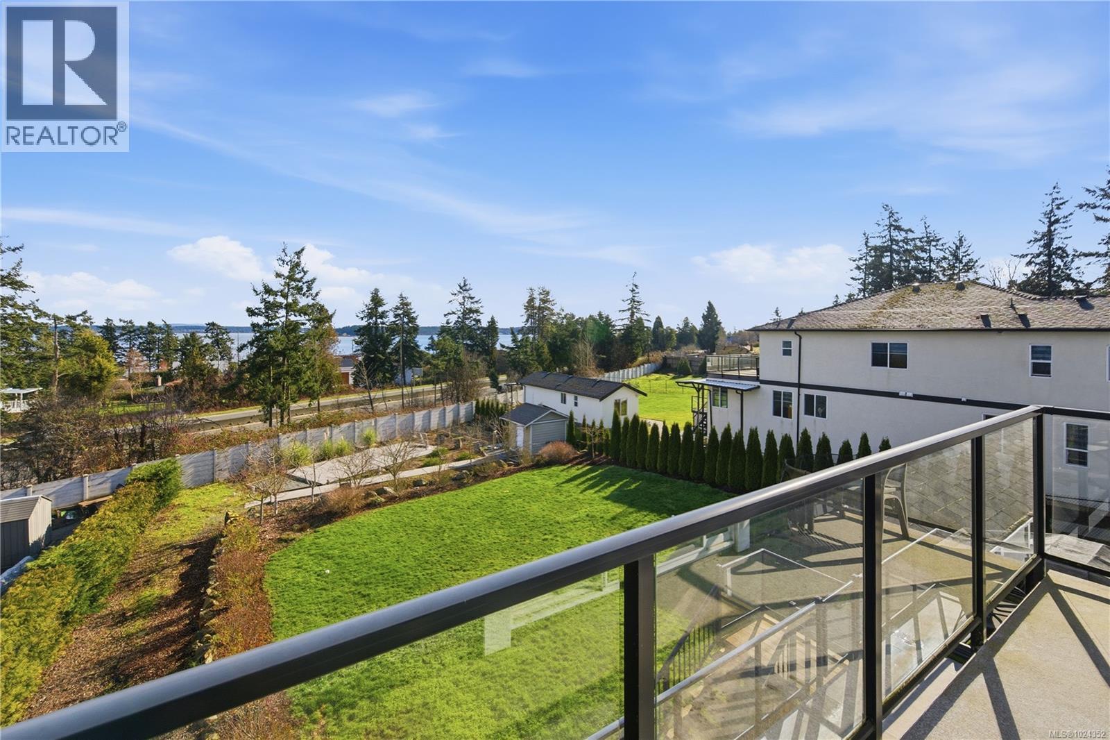 8711 Bourne Terr, North Saanich