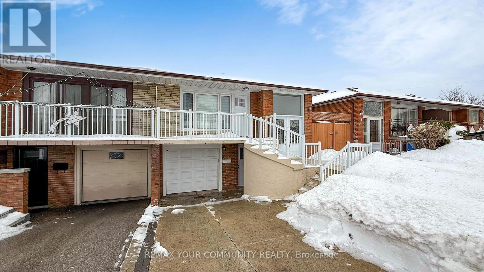 7 BRAZIL GATE - Photo 2 of 50, Toronto (Humber Summit), Ontario