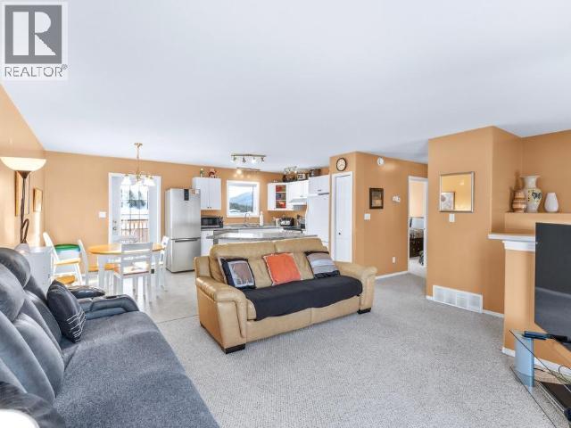 98 NORTH STAR DRIVE - Photo 3 of 29, Whitehorse, Yukon