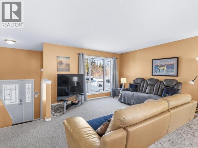 98 NORTH STAR DRIVE - Photo 2 of 29, Whitehorse, Yukon