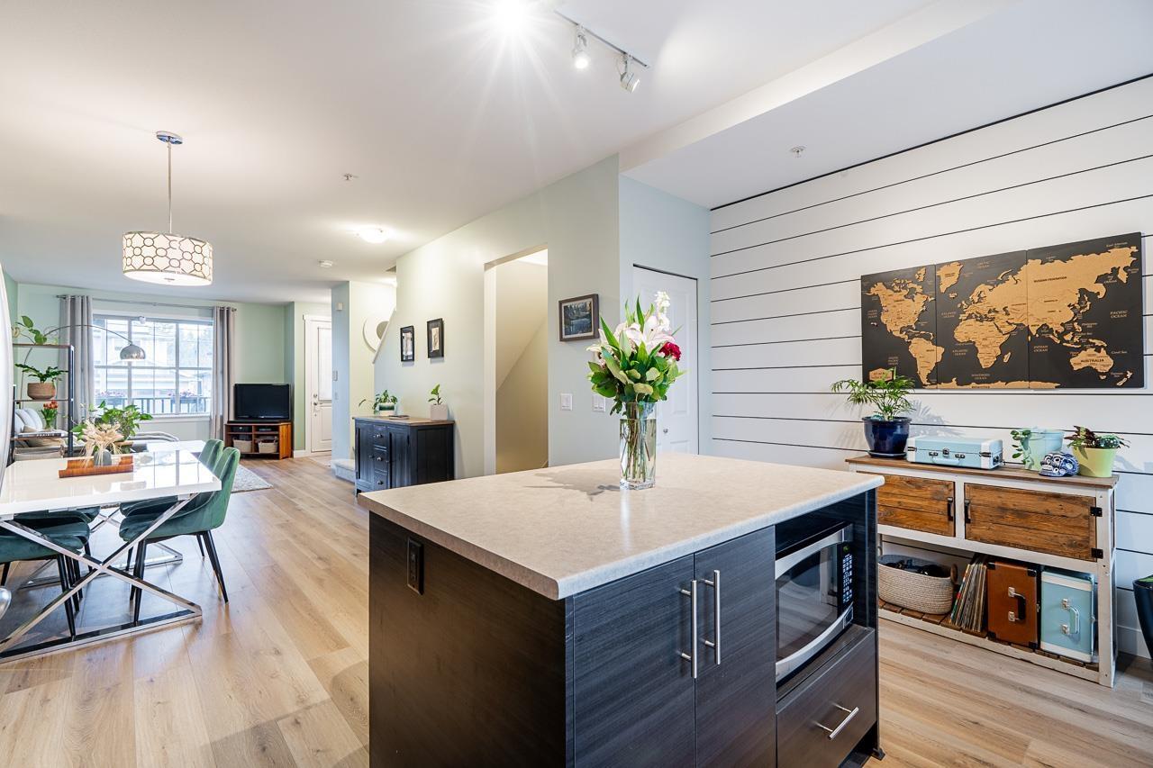 8 9525 204 STREET, Langley