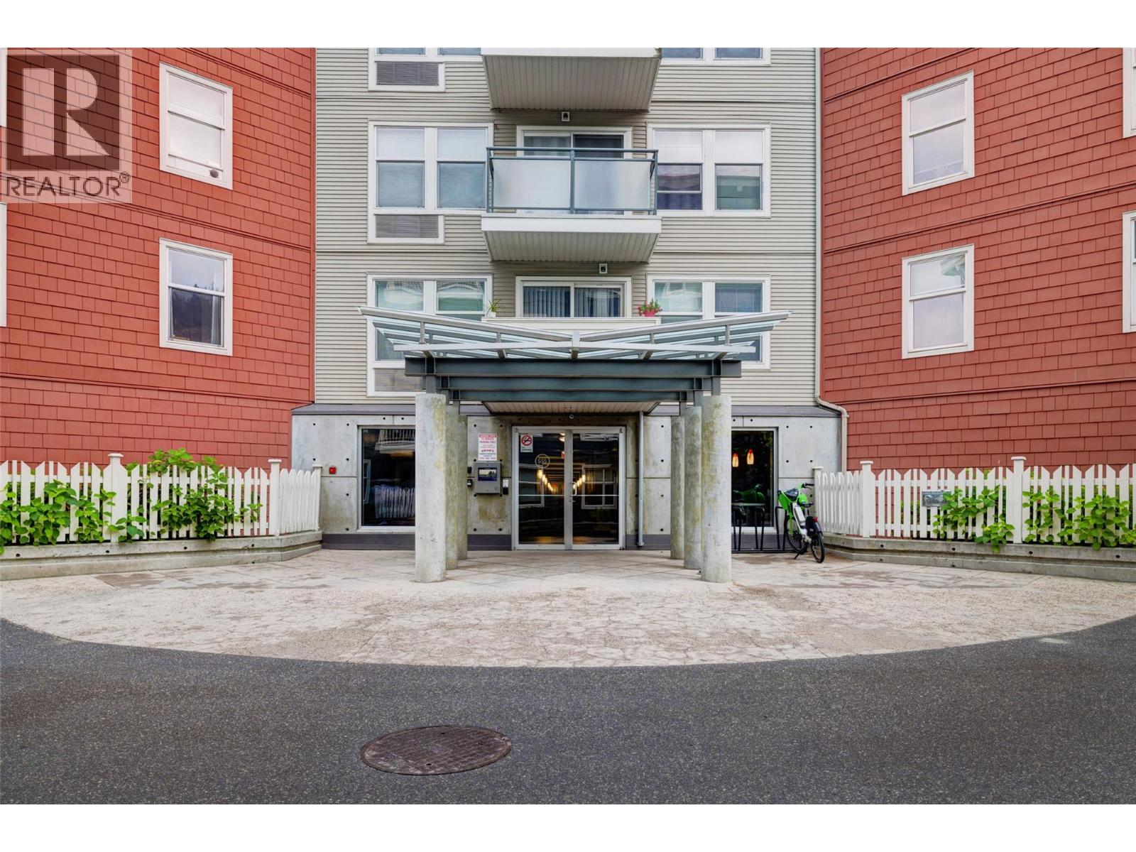 #312 555 Yates Road - 28