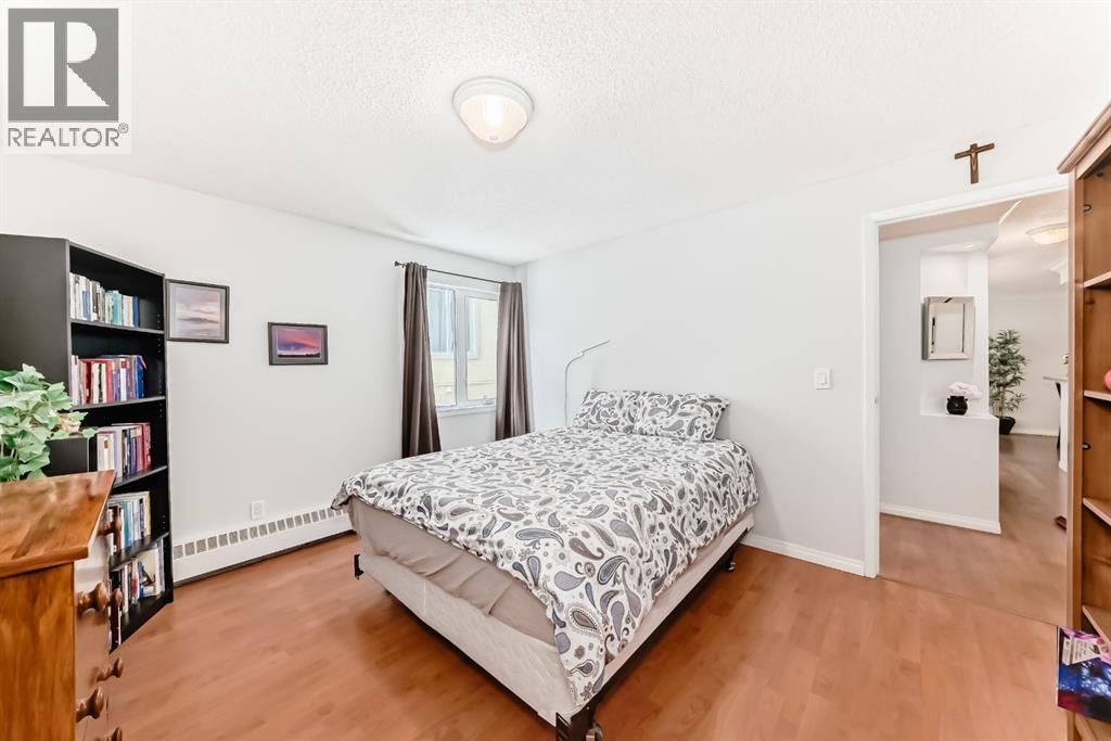 Single Family House for Sale in    Avenue SW Windsor Park Calgary 