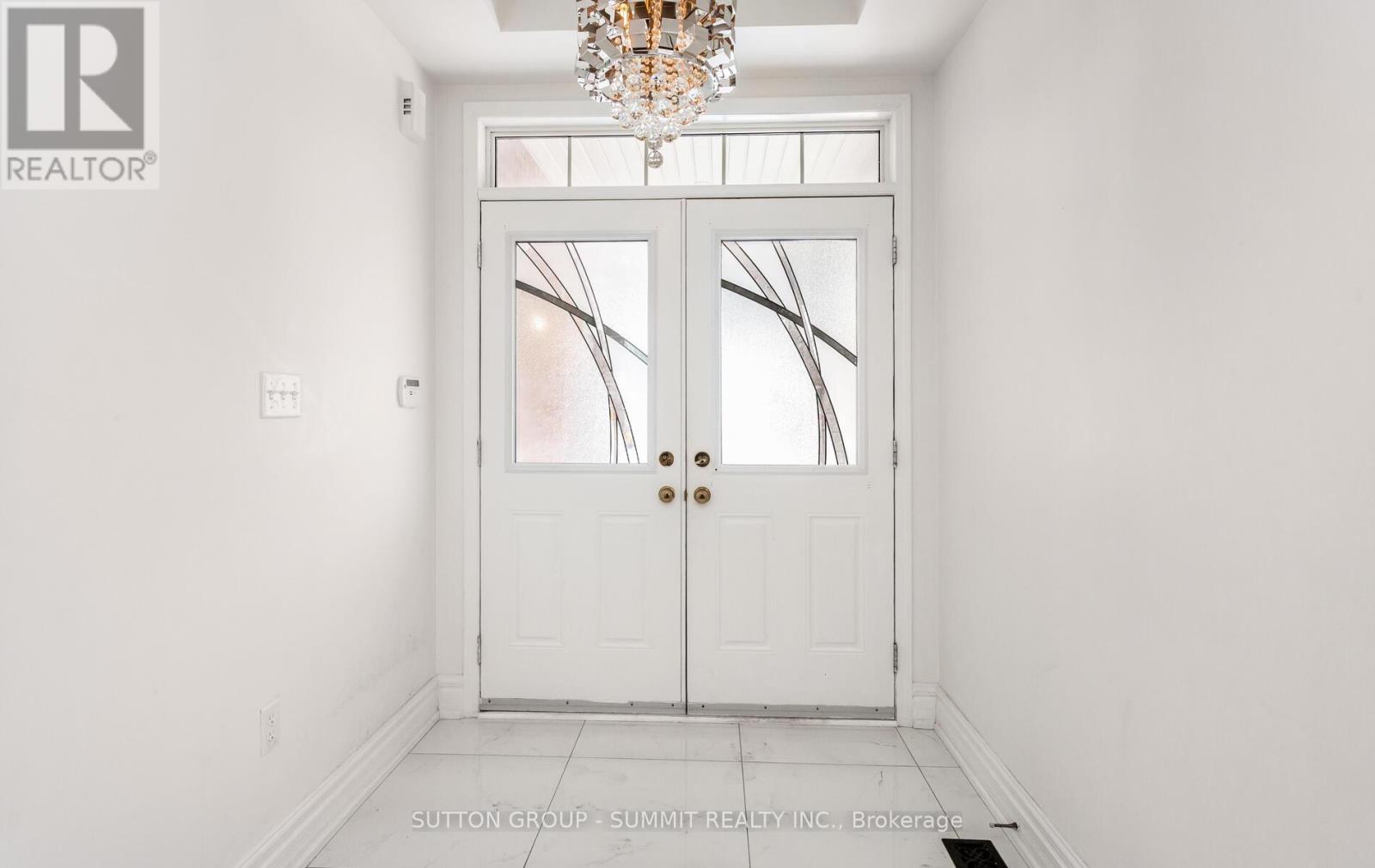 7570 Saint Barbara photo 4