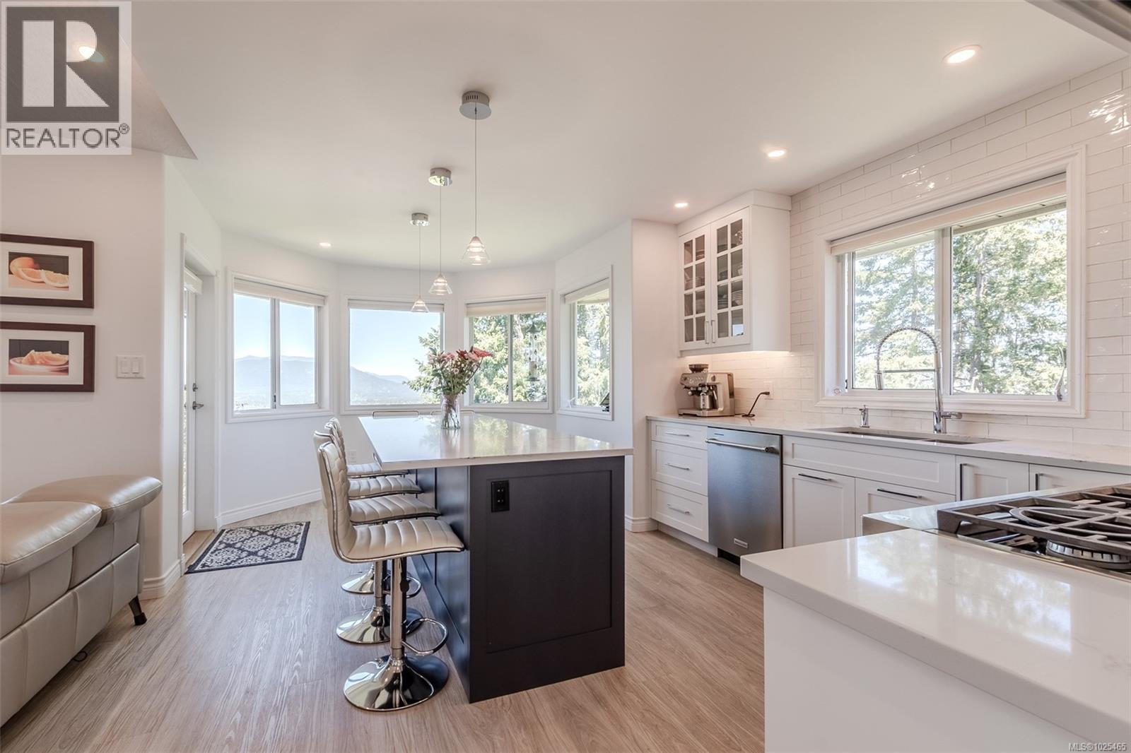 6039 Chippewa Rd, Duncan