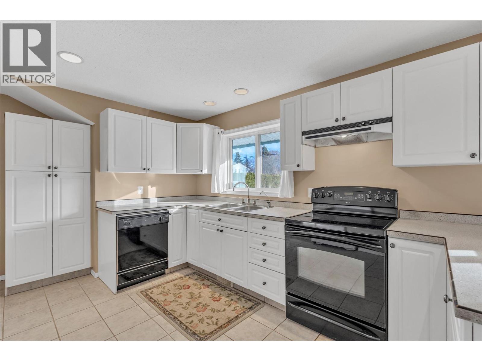 706 Miller Street, Summerland