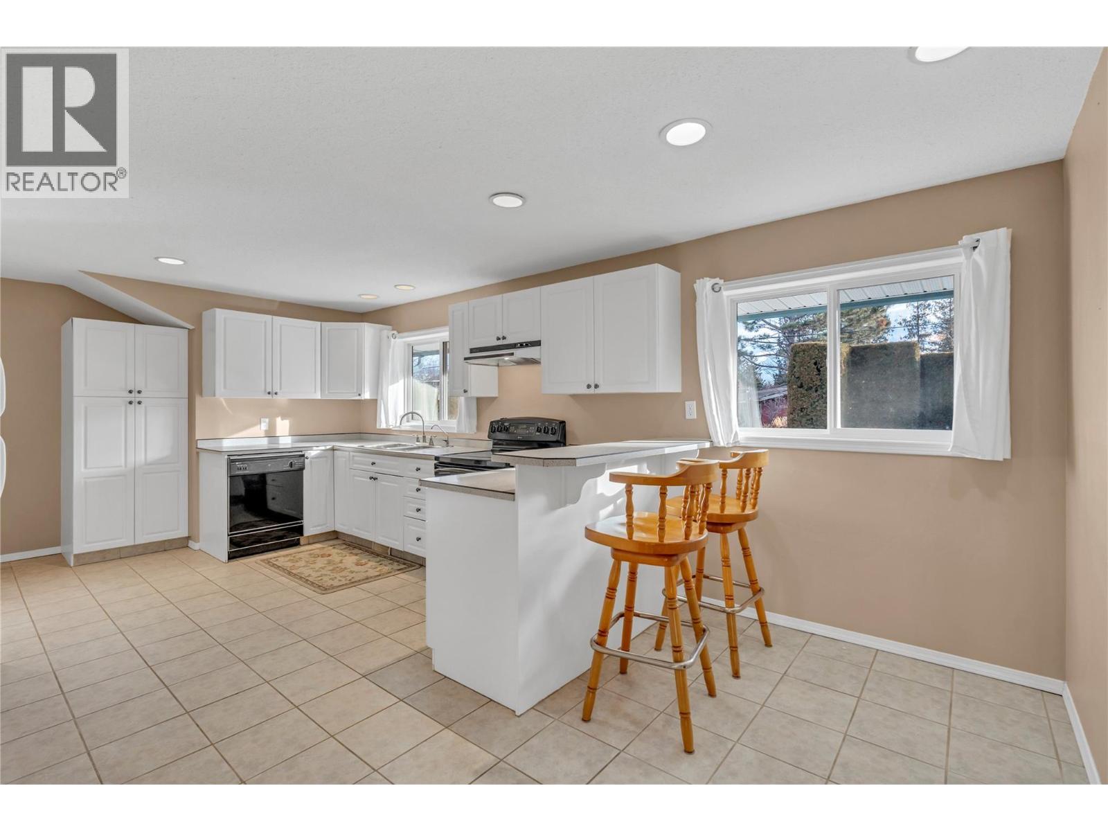 706 Miller Street, Summerland