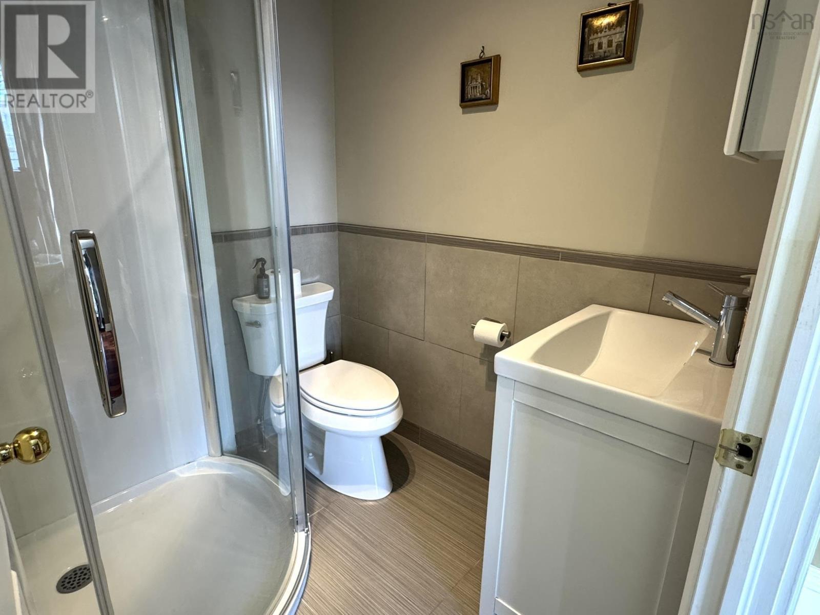 Property 46 of 49 of 190 Main Street