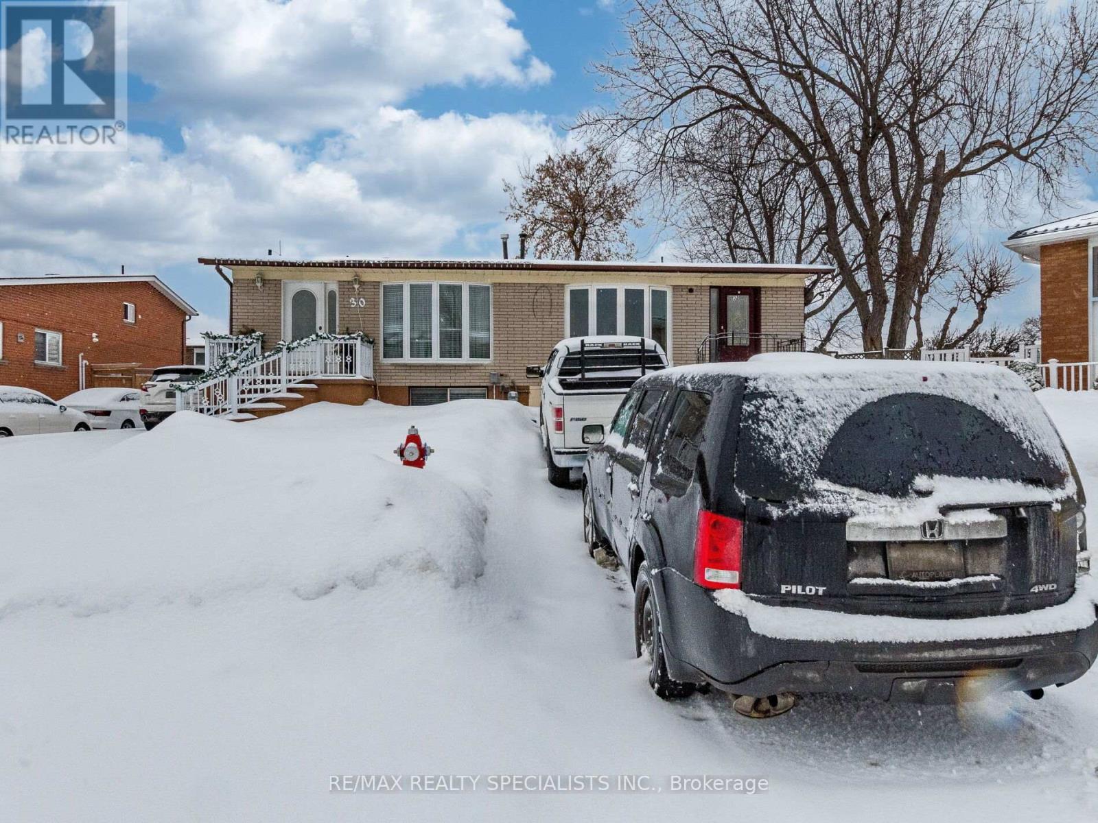 32 SHARON COURT