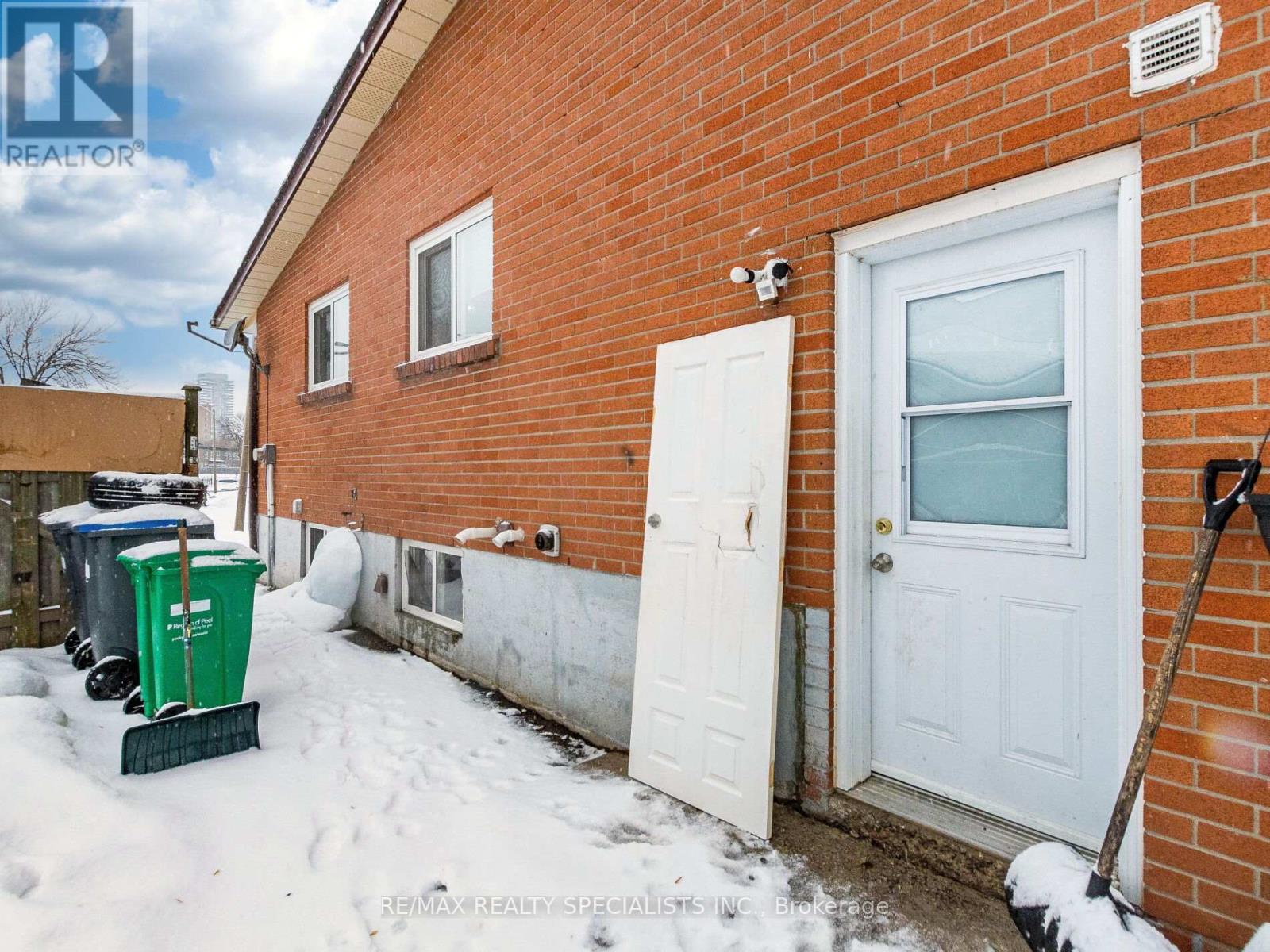 32 SHARON COURT