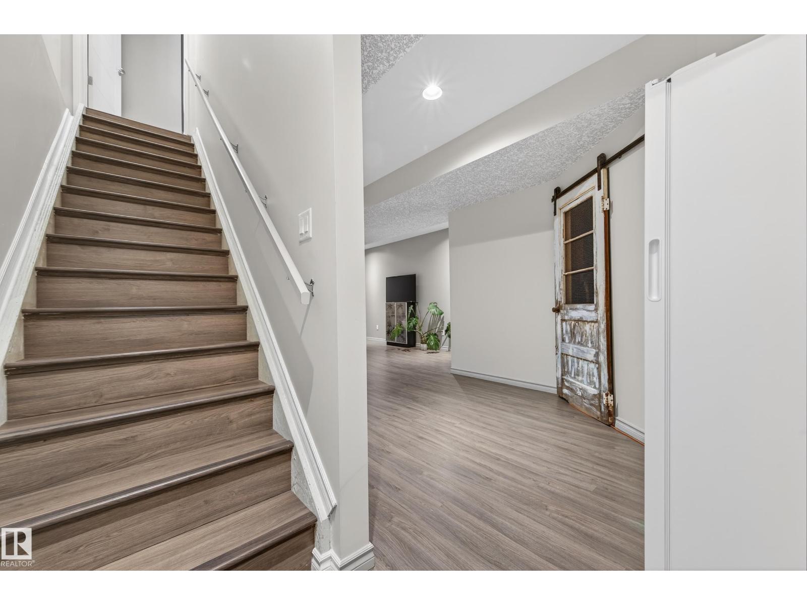 135 GILMORE WY - 38